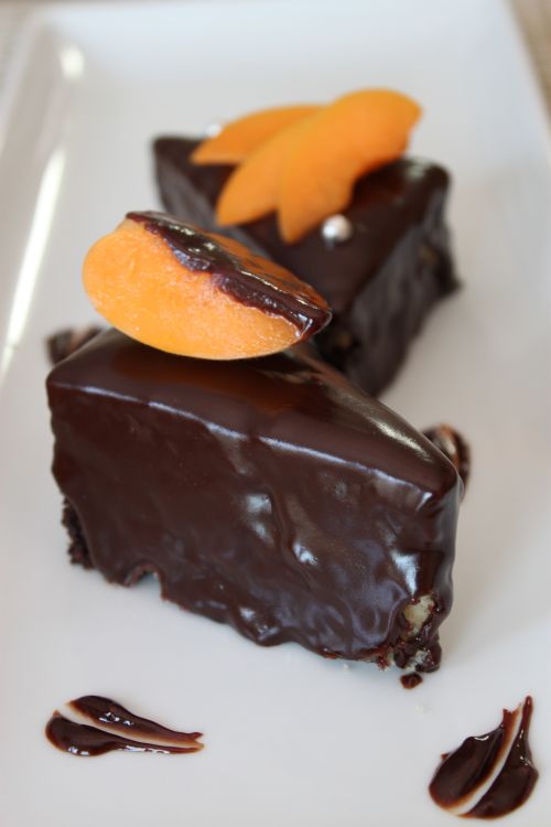 Post image for Marble Cake Triangles with Apricot Filling