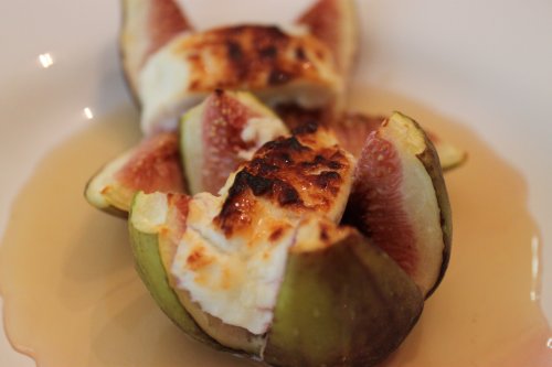 Post image for Broiled Figs with Goat Cheese and Spiced Honey