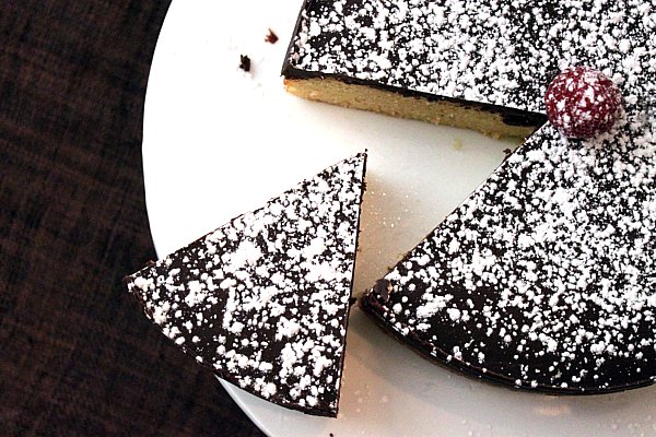 Post image for Almond Cake with Chocolate Ganache (Gluten Free)