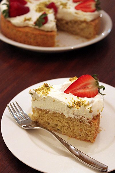 Post image for Pistachio-Honey Cake with Berries and Cream