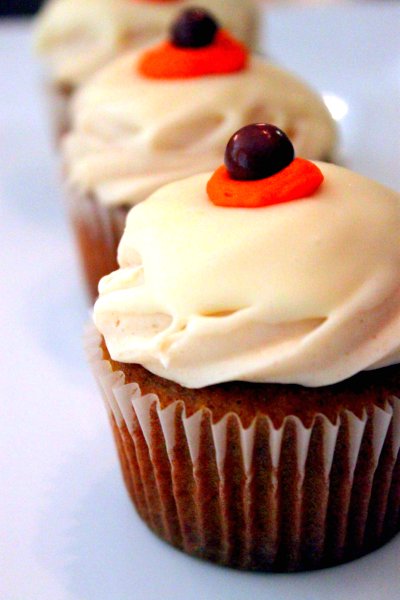 Post image for Pumpkin Cupcakes with Spiced Cream Cheese & White Chocolate Ganache