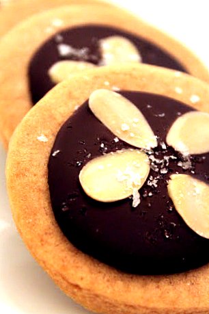 SaltedCaramelShortbreadCookies