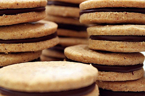 Post image for Hazelnut Sandwich Cookies