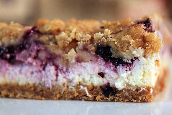 Post image for Blueberry Cheesecake Streusel Bars